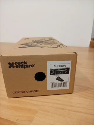 Pies de gato para escalada color verde. Número 47