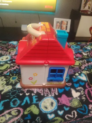 Casa de juguete TOLO con figuras