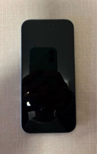 iPhone 15 verde claro