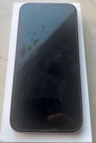 iPhone 15 verde claro