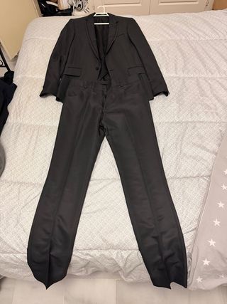 Traje de chaqueta y pantalón negro