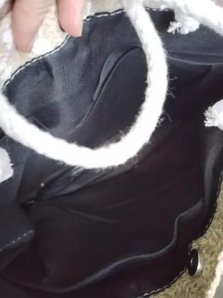 Bolso de rafia beige con bordado blanco