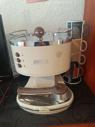 Cafetera DeLonghi Beige