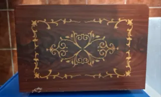 Mesa auxiliar antigua