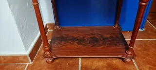 Mesa auxiliar antigua