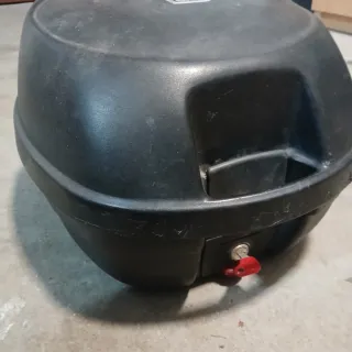 Baúl moto Givi con llave