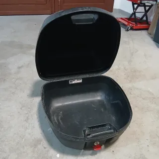 Baúl moto Givi con llave