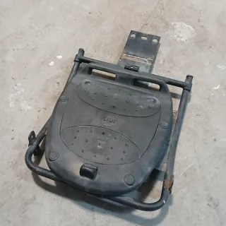 Baúl moto Givi con llave