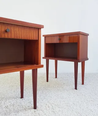 Set 2 mesitas de noche Mid Century. Francia, 60s.