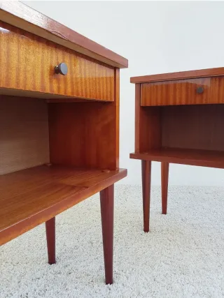 Set 2 mesitas de noche Mid Century. Francia, 60s.