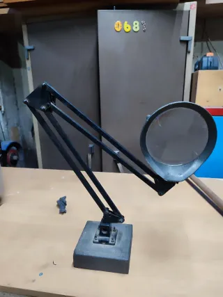 Lupa de mesa antigua