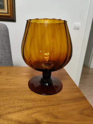 Copa grande de cristal ámbar