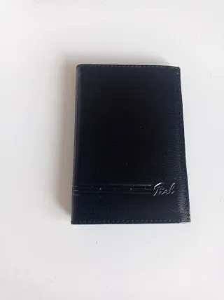 Cartera de piel negra