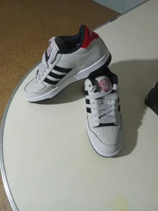 Zapatillas Adidas Rapid Court Low J Gris/Rojo Tall