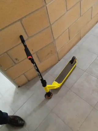 Patinete infantil amarillo