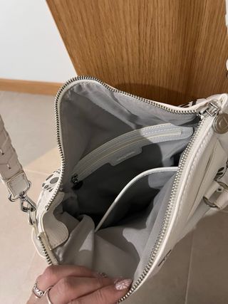 Bolso Desigual blanco con tachuelas