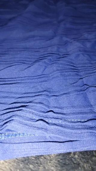 Falda azul cobalto con banda negra