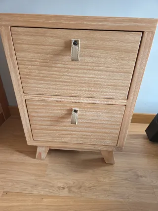 Escritorio y mesita de madera