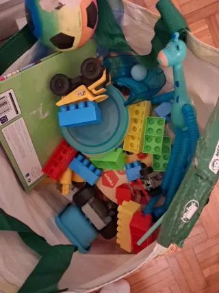 Pizarra infantil con bolsa de juguetes