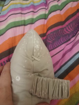 Cojín de lactancia pequeño estrellas