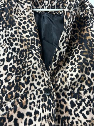 Abrigo estampado leopardo