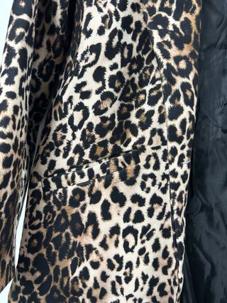 Abrigo estampado leopardo