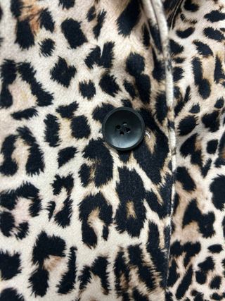 Abrigo estampado leopardo