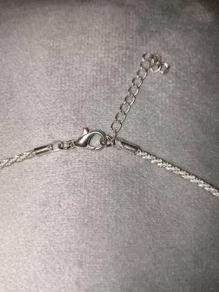 Cadena de acero plateada