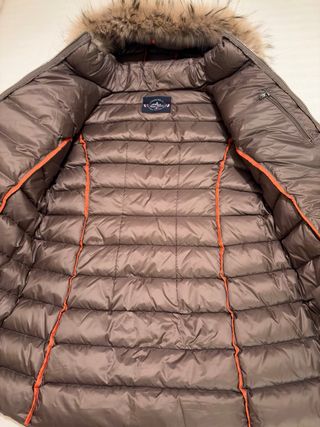 Plumífero JOTT marrón con capucha