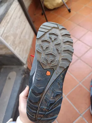 Scarpe trekking grigie e rosse taglia 38