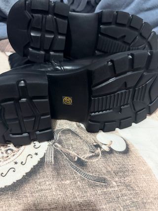 Botines de piel de vaca negros mujer