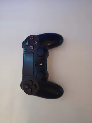 PS4 (PlayStation 4) Negra con Mando y juegos