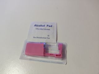 Herramienta para perforar oreja rosa