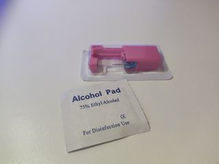 Herramienta para perforar oreja rosa