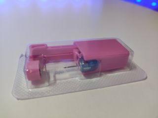 Herramienta para perforar oreja rosa