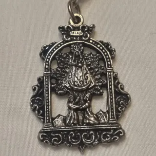 Lote religioso: rosarios y llaveros