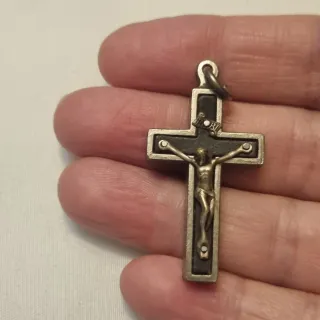 Lote religioso: rosarios y llaveros