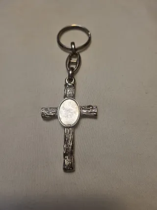 Lote religioso: rosarios y llaveros