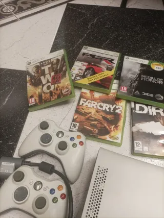 Xbox 360 + 2 Mandos + 5 Juegos