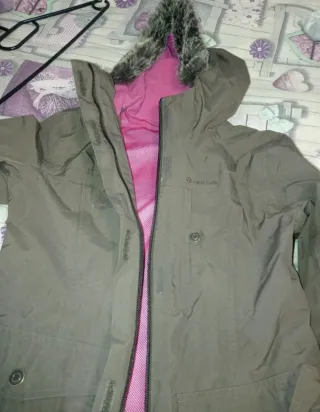 Chaqueta de primavera con gorro de pelo