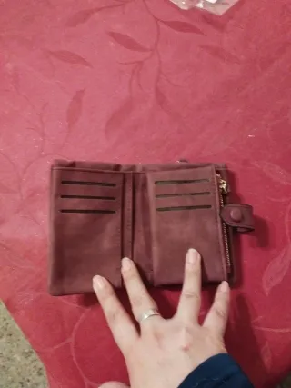 Cartera Marian con flores.