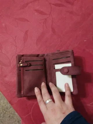 Cartera Marian con flores.