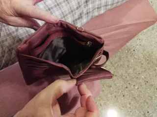 Cartera Marian con flores.