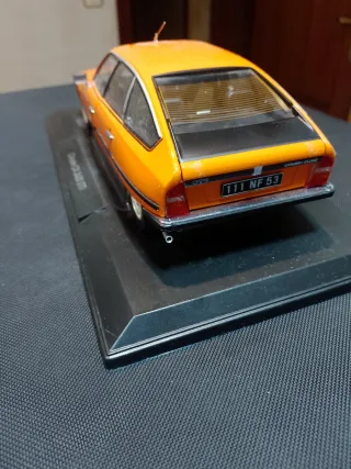 Coche a escala 1:18 Naranja