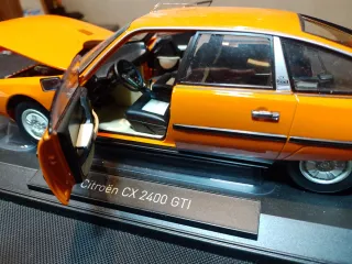 Coche a escala 1:18 Naranja