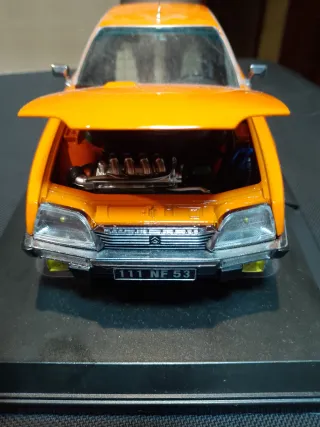 Coche a escala 1:18 Naranja