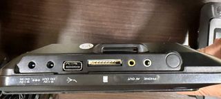 Sistema multimedia con dos pantallas para el coche