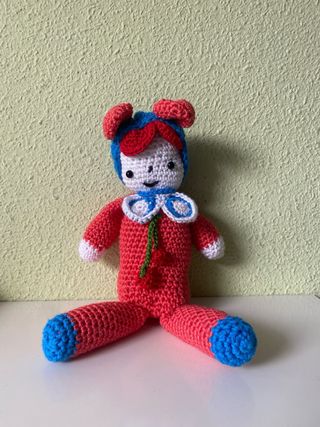 Muñeca amigurumi hecha a mano