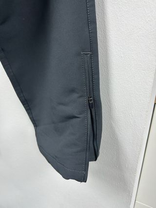 Pantalón deportivo gris oscuro