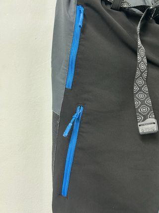 Pantalón deportivo gris oscuro